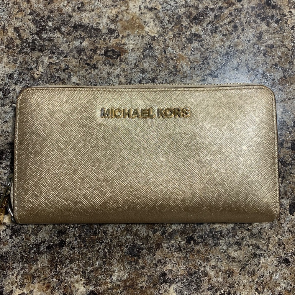 Michael Kors Jet Set Travel Pale Gold Large Wallet